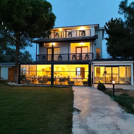 White Moon Hotel